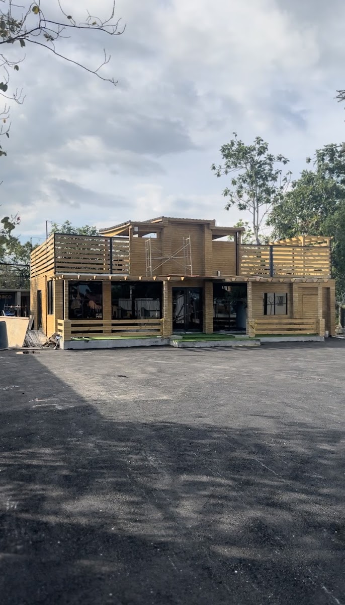 The Yard Bar and Grill - Photo 5