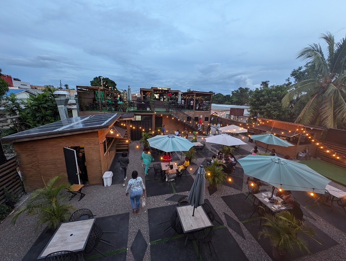 The Yard Bar and Grill - Photo 7