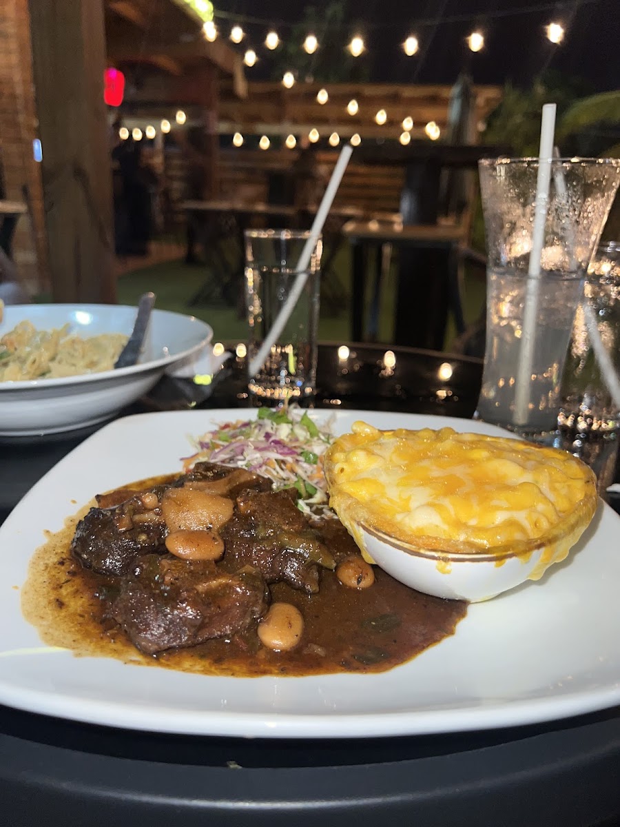The Yard Bar and Grill - Photo 8