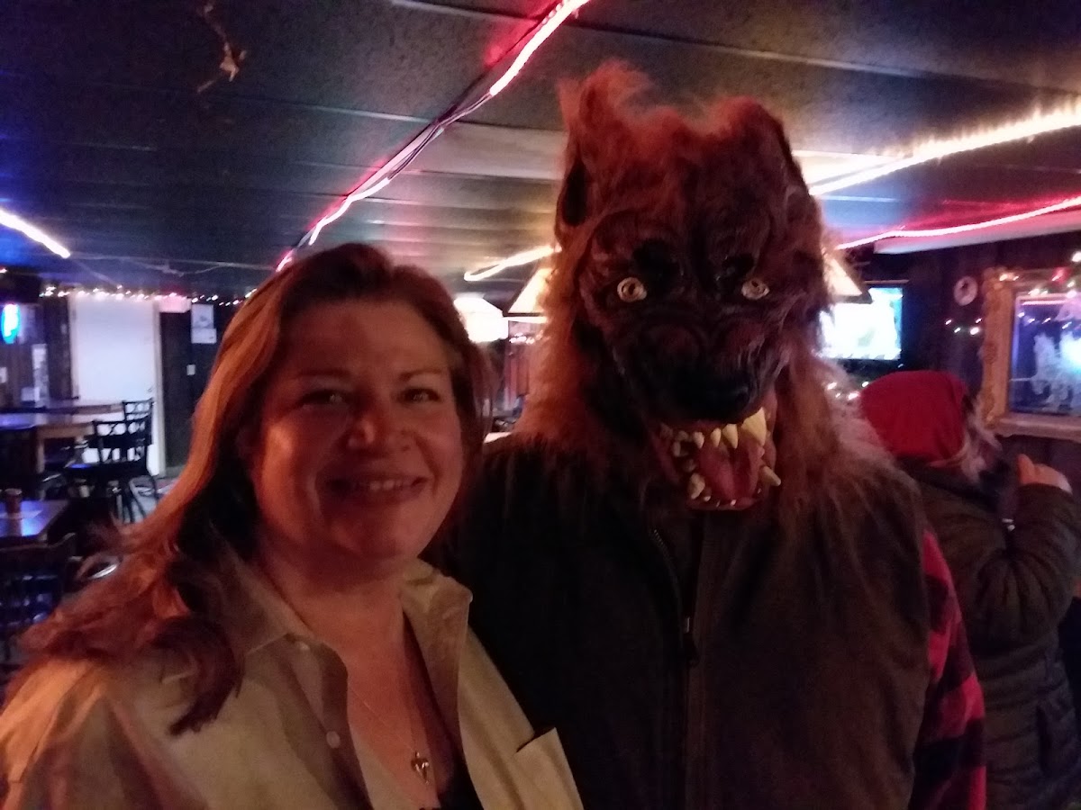 Mike's Lounge - Photo 9