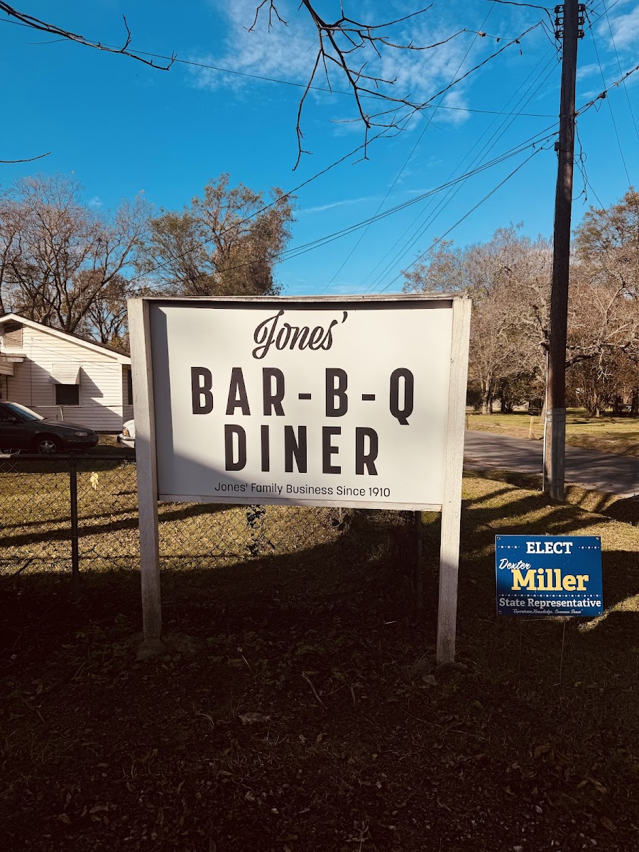 Jones Bar-B-Q Diner - Photo 2