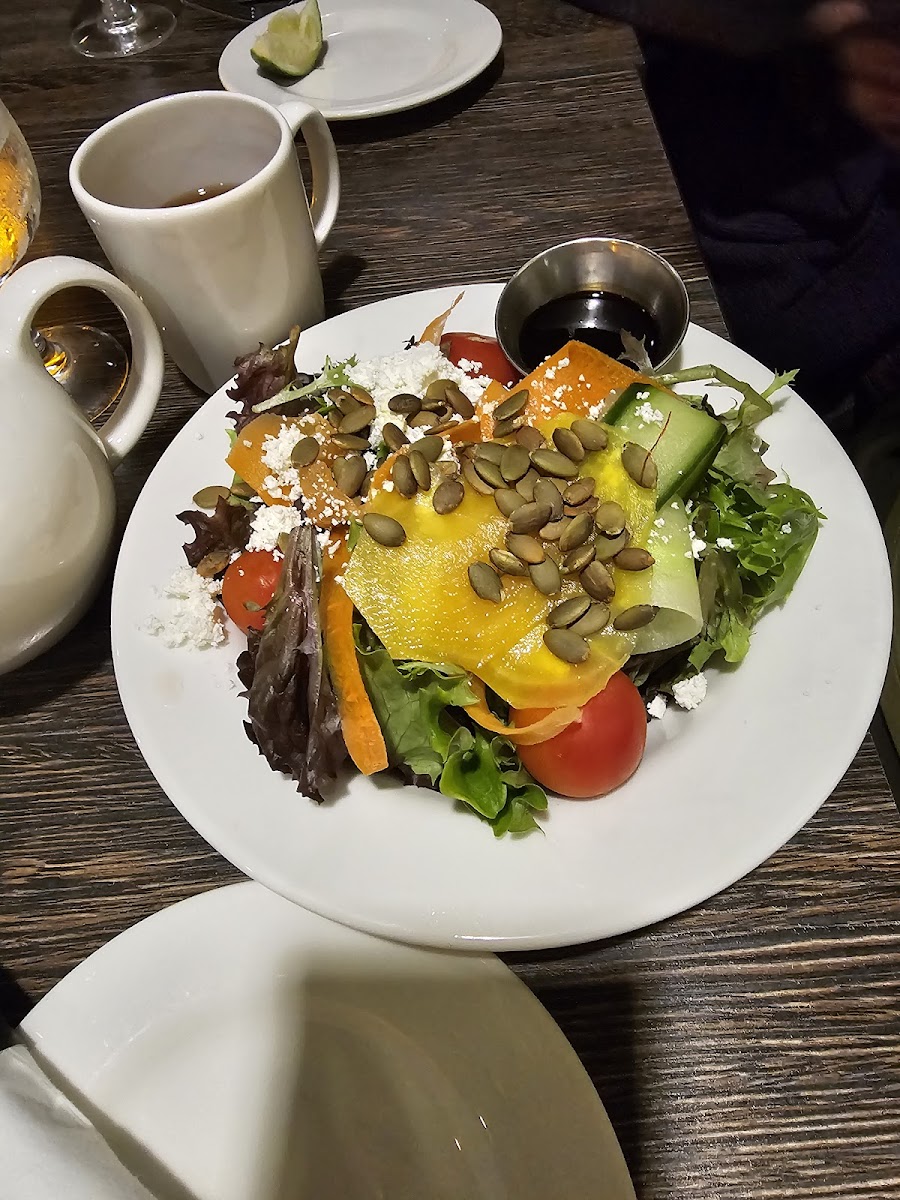 Minnoz Restaurant & Lounge - Photo 4
