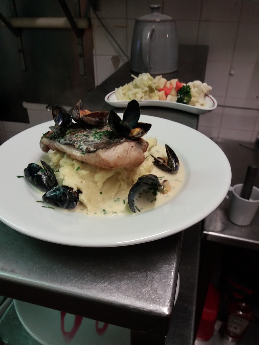 Cushens Pub and Restaurant - Photo 1