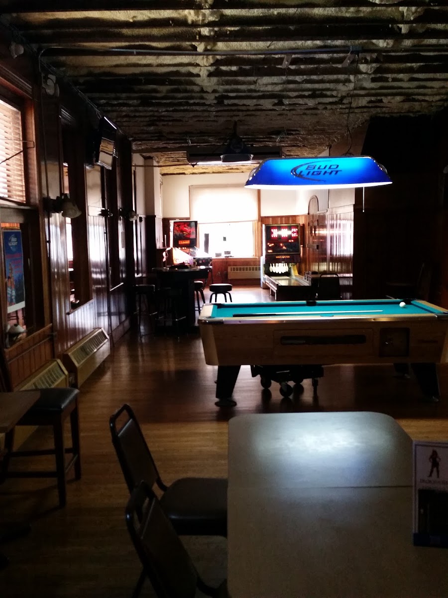 Iroquois Lounge Inc. - Photo 9