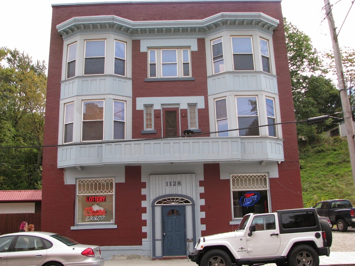 Iroquois Lounge Inc. - Photo 8
