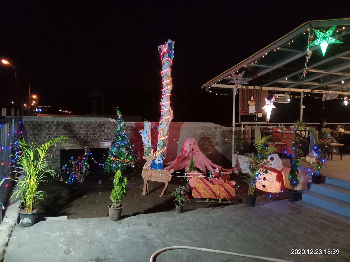 High Tide Restaurant - Photo 3