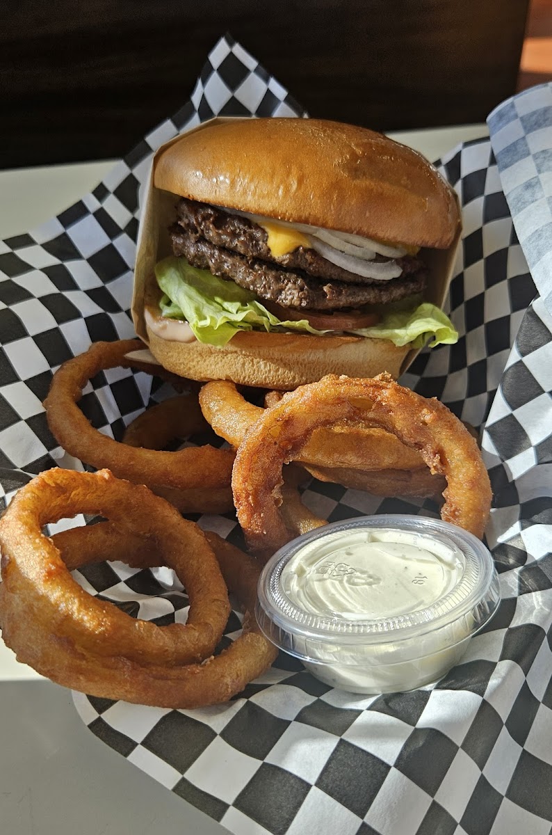 Burger y Mas - Photo 4