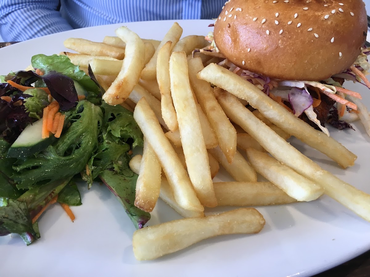 ARCO BITES AND BREWS - Photo 9