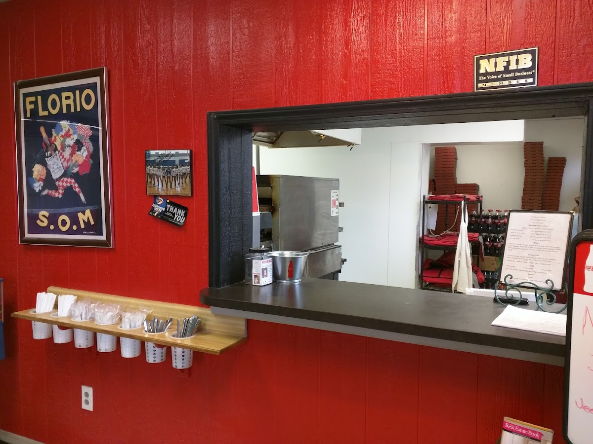 Main Street Pizzeria - Photo 2