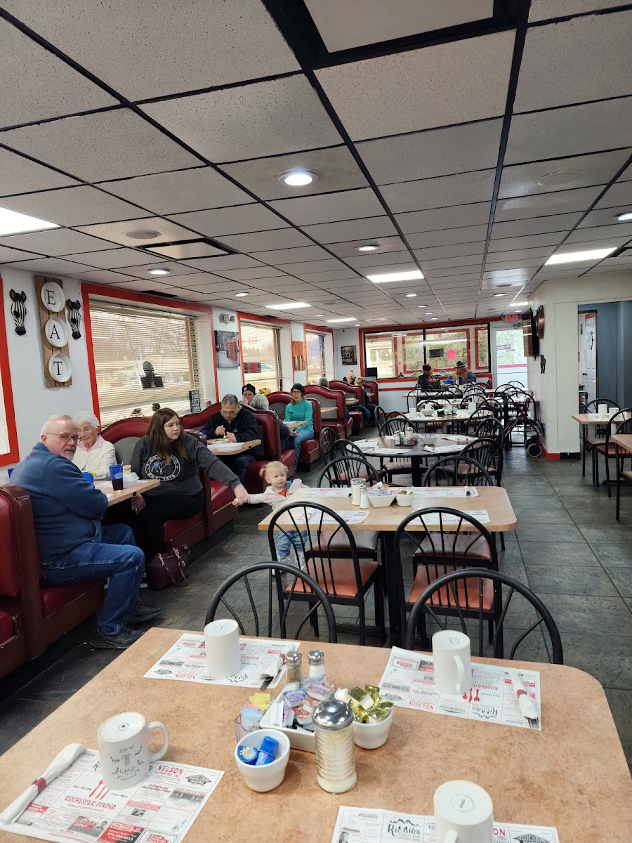 Rochester Family Dining - Photo 3