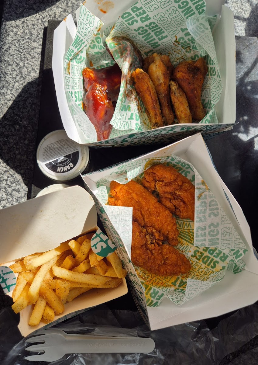 Wingstop Wood Green - Photo 3