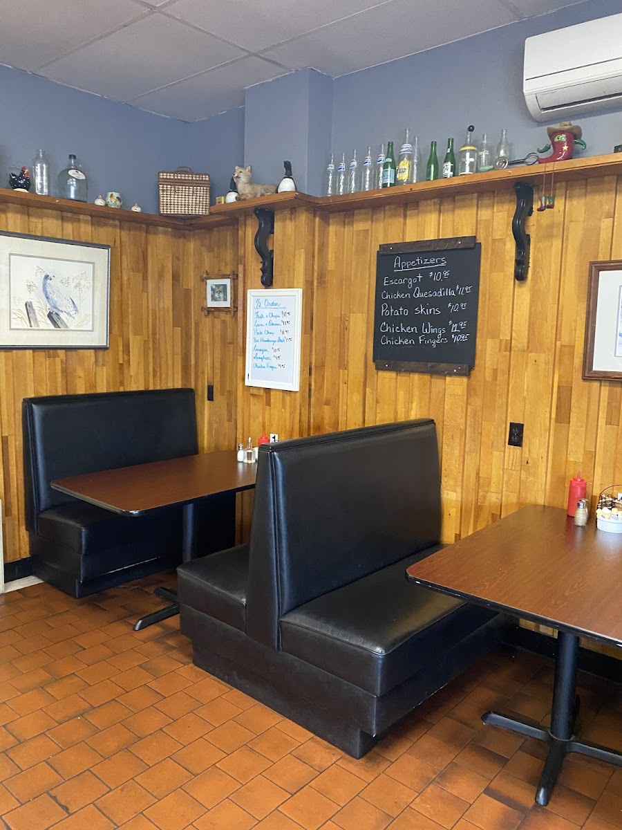Annette's Diner - Photo 4