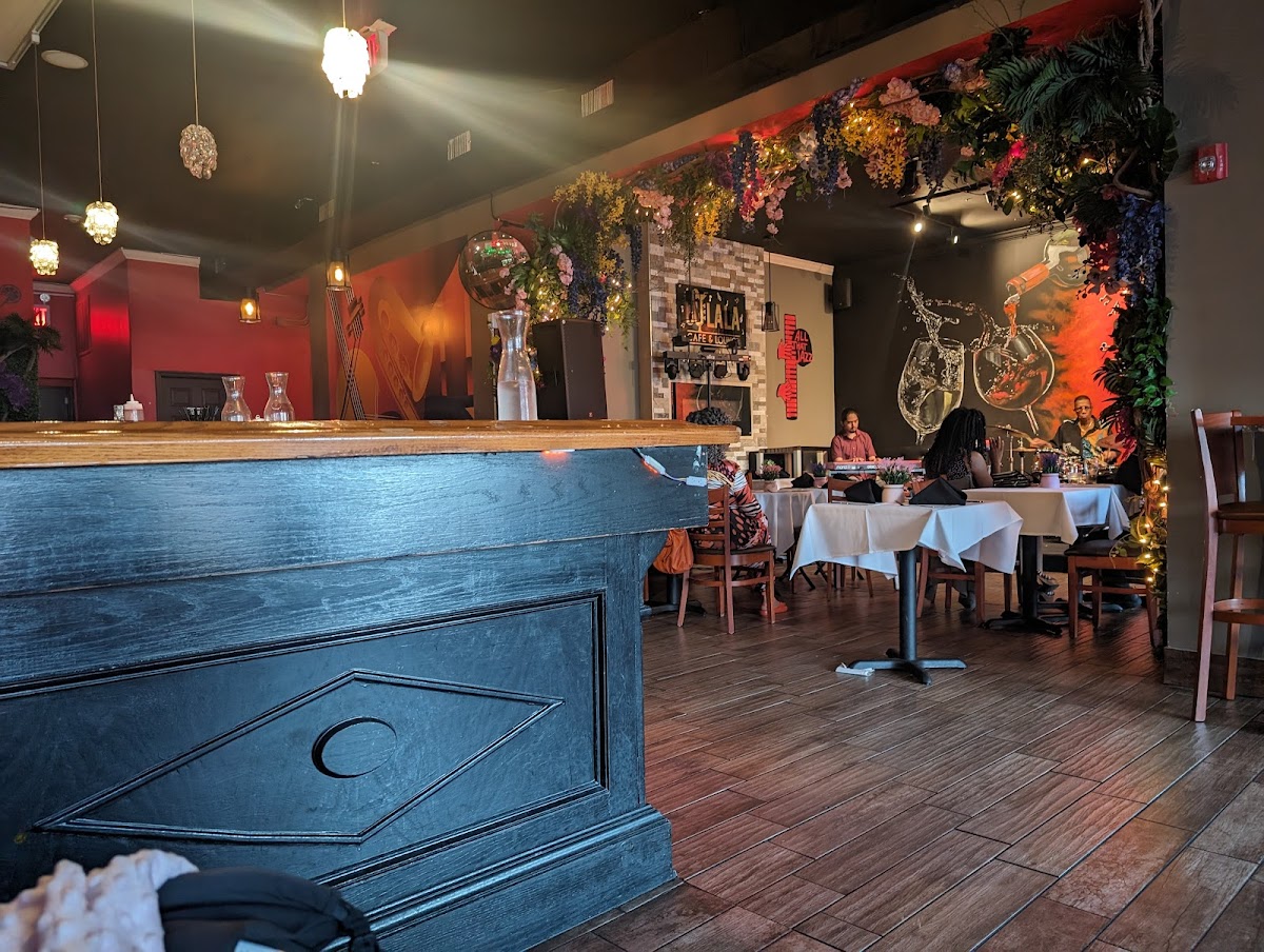 Oulala Café and Lounge - Photo 8