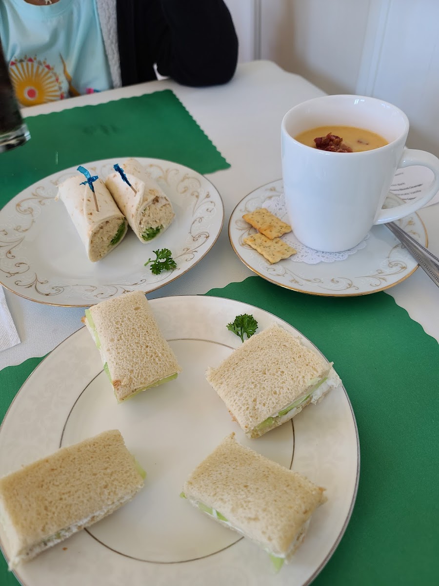 Hazel's Tea Parlor - Photo 7