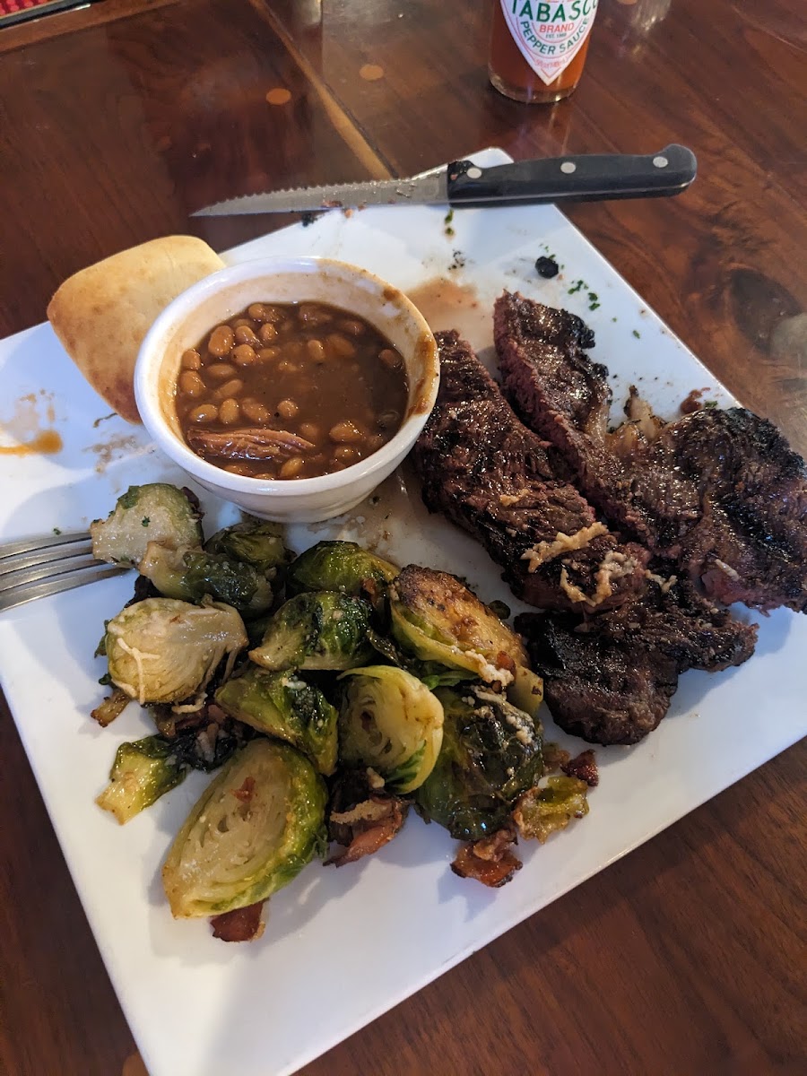 Banded Rooster Bar & Grill - Photo 9