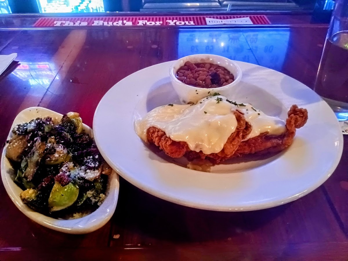 Banded Rooster Bar & Grill - Photo 3