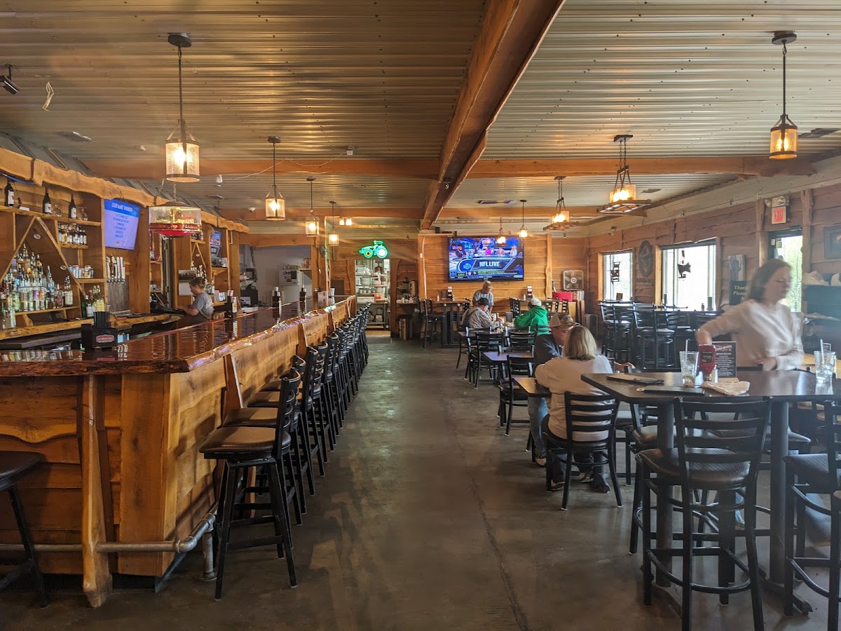 Banded Rooster Bar & Grill - Photo 5