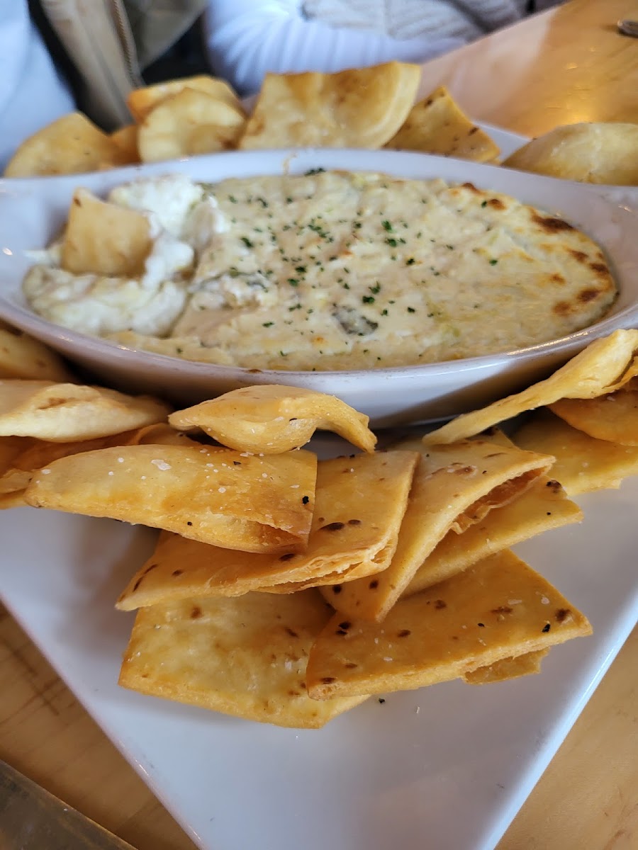 Banded Rooster Bar & Grill - Photo 6