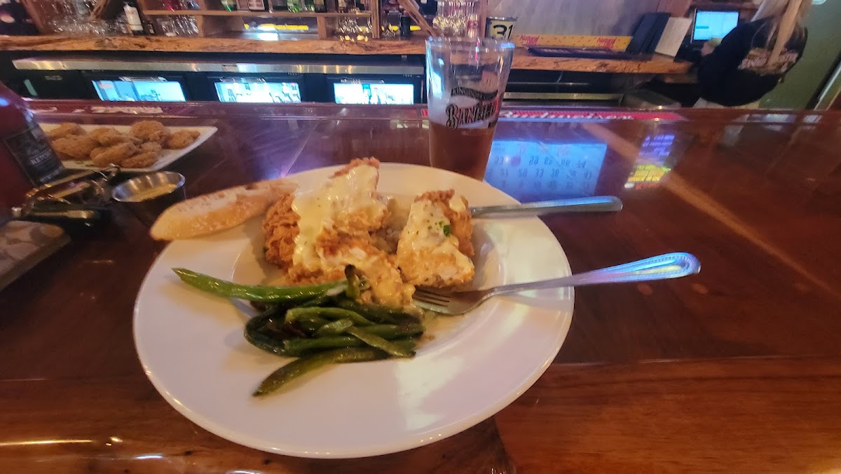 Banded Rooster Bar & Grill - Photo 8