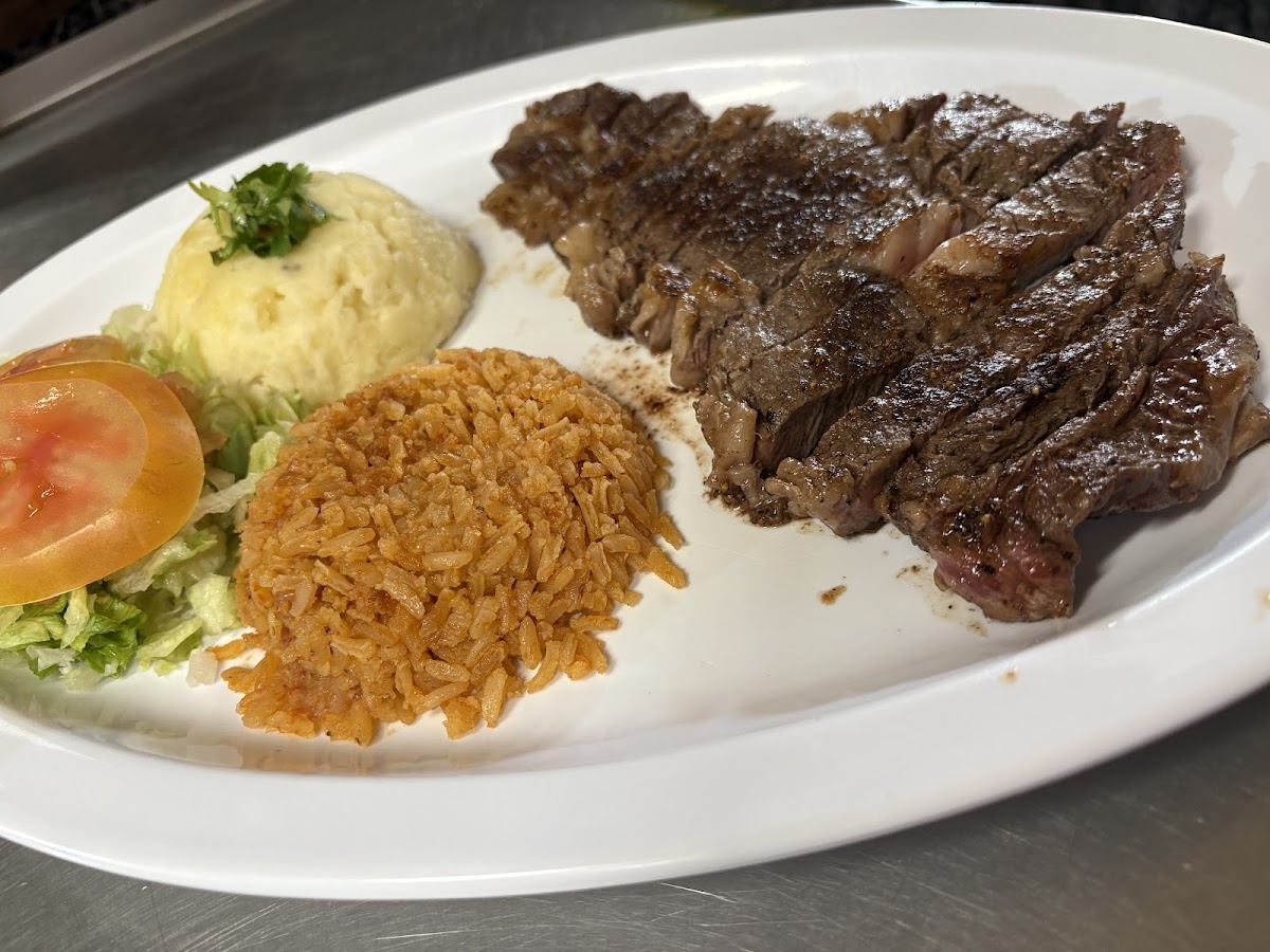 Gilbert's Restaurant - Photo 1