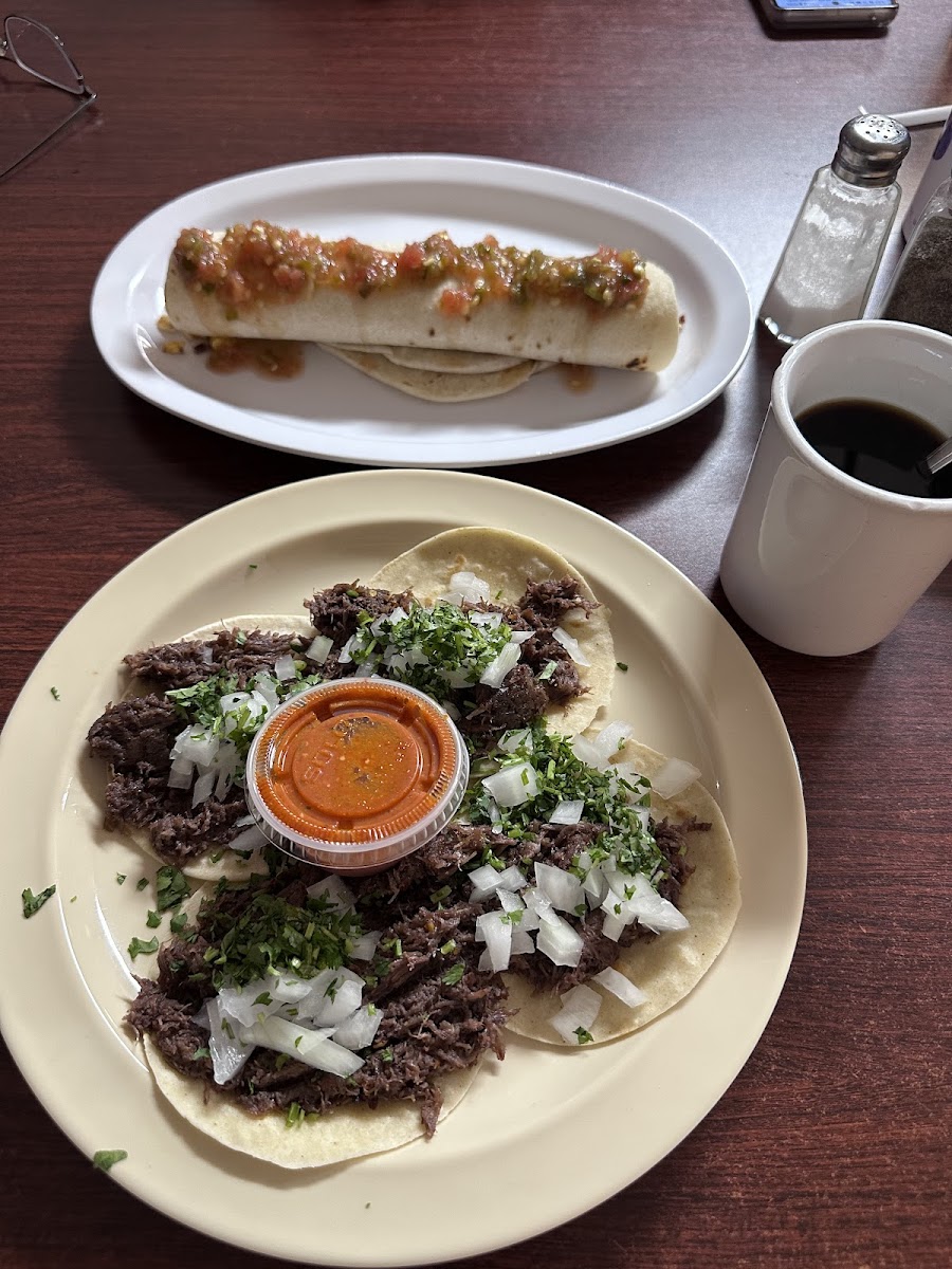 Gilbert's Restaurant - Photo 3