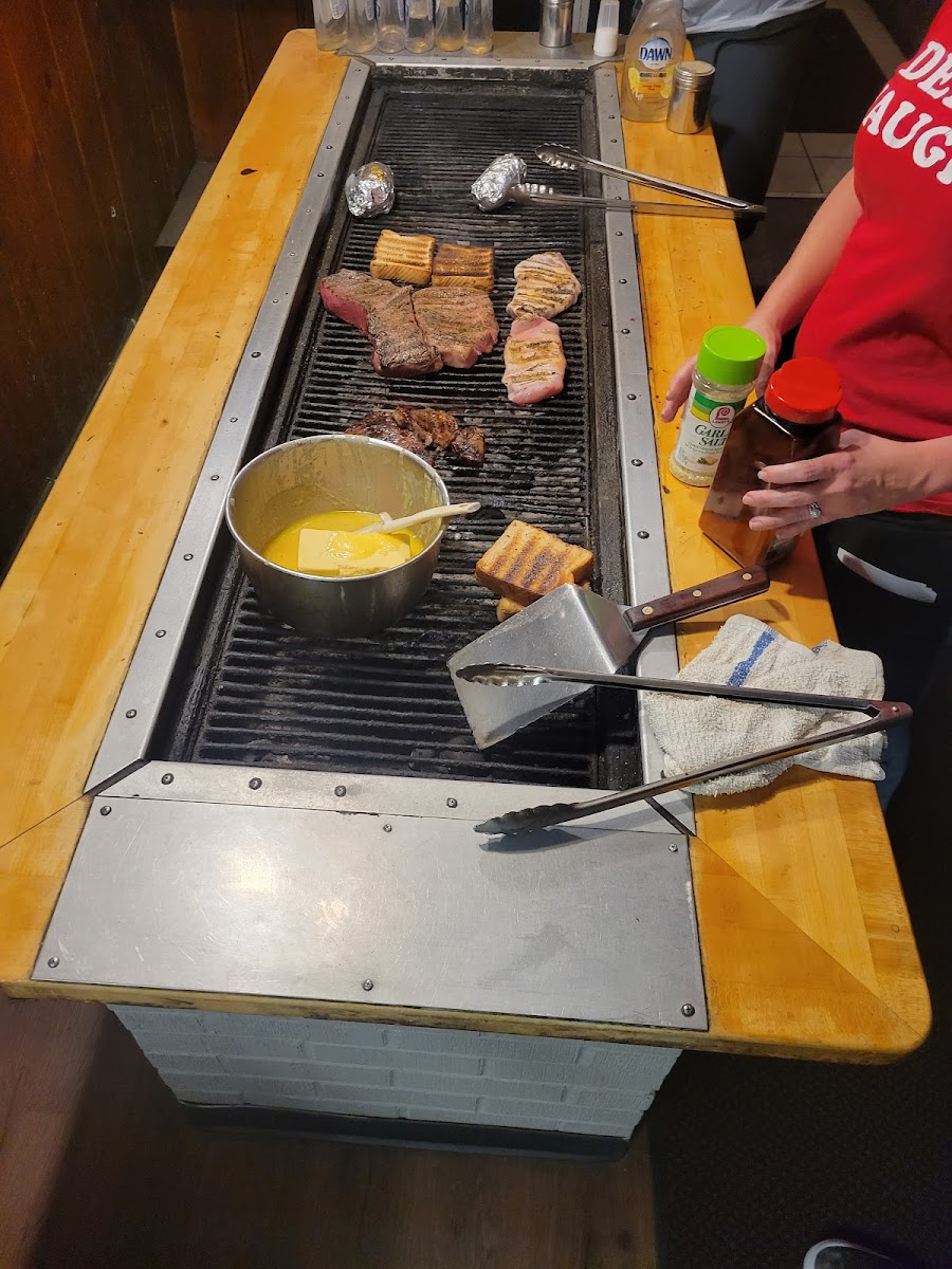 Moon Glo Bar & Grill - Photo 9