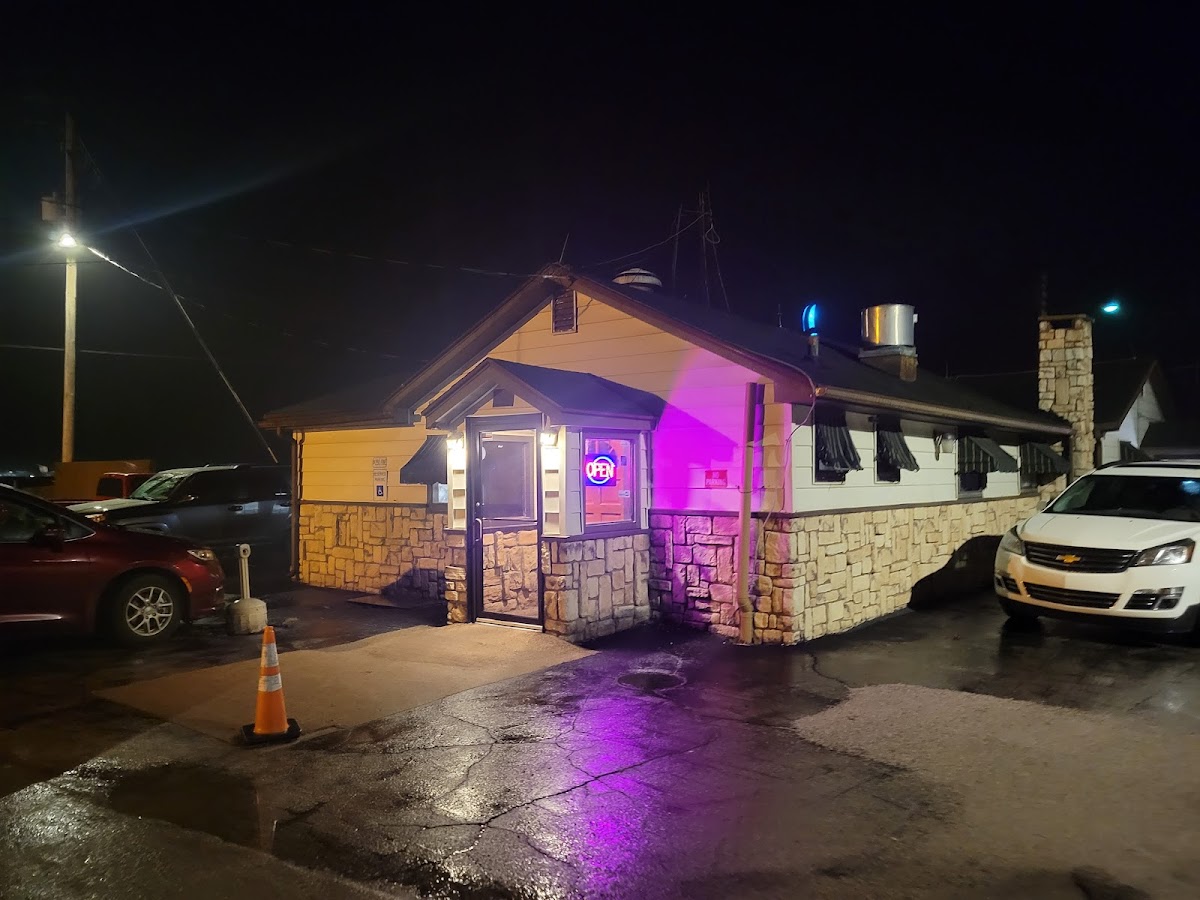 Moon Glo Bar & Grill - Photo 3