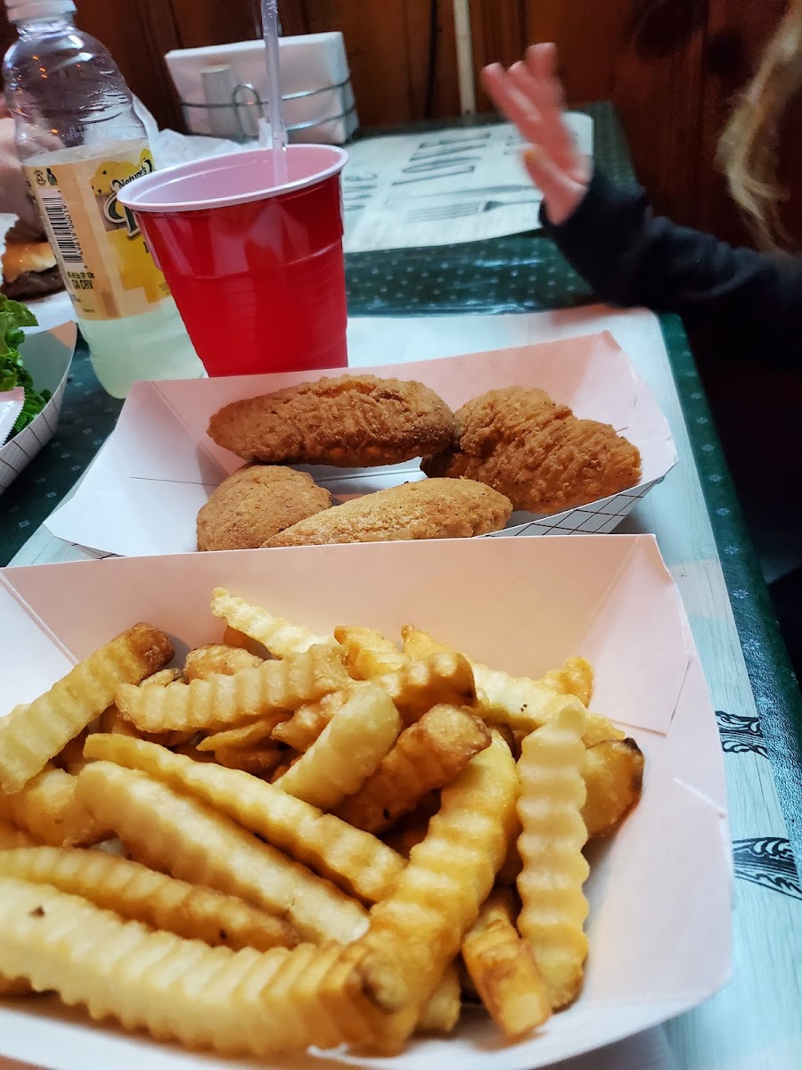 Moon Glo Bar & Grill - Photo 6