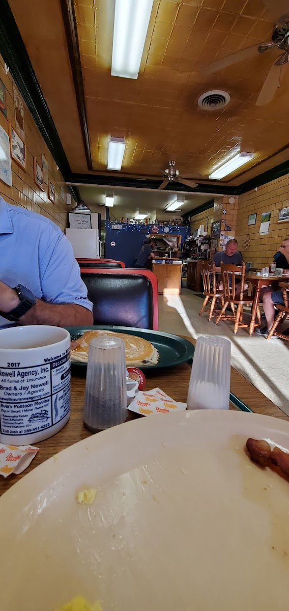 Nettie's Cafe - Photo 2