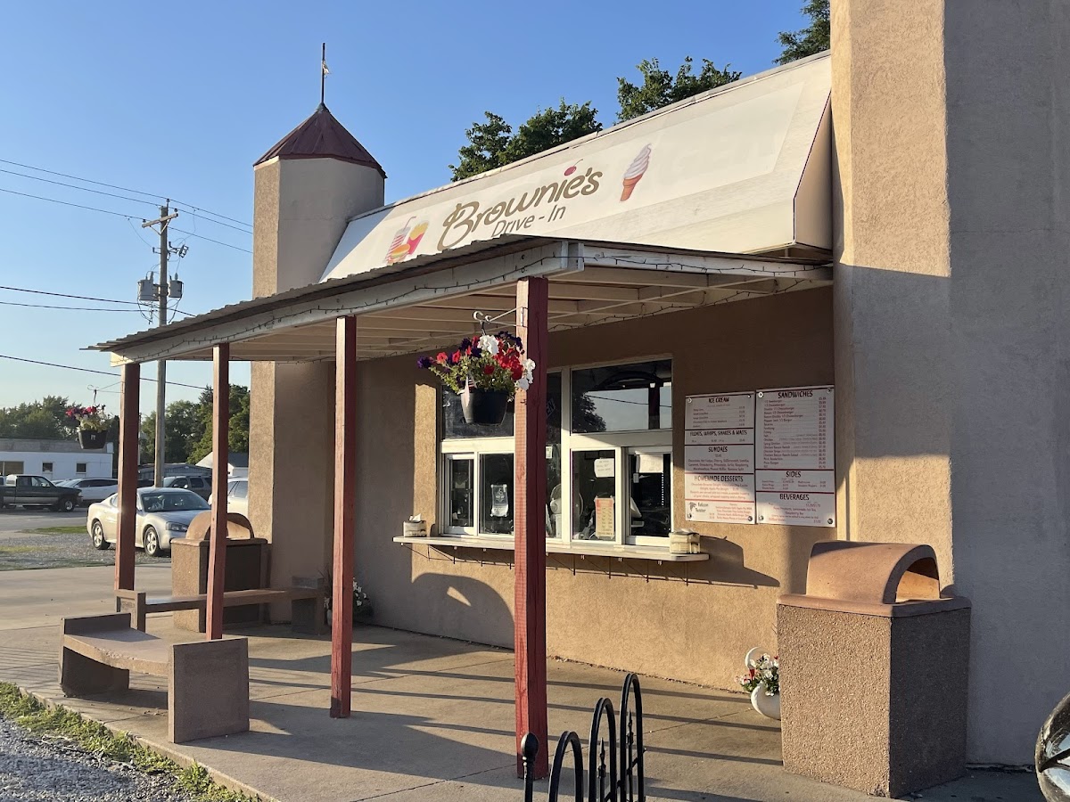 Brownie's Drive-In - Photo 2
