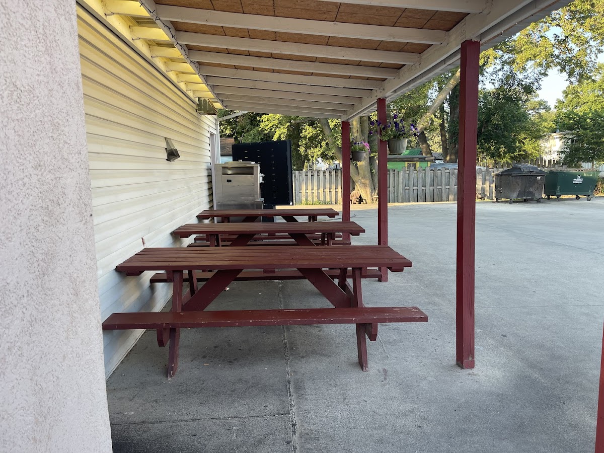 Brownie's Drive-In - Photo 5