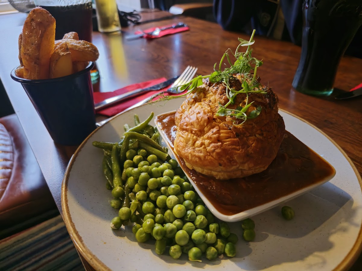 The Farmers Arms - Photo 1