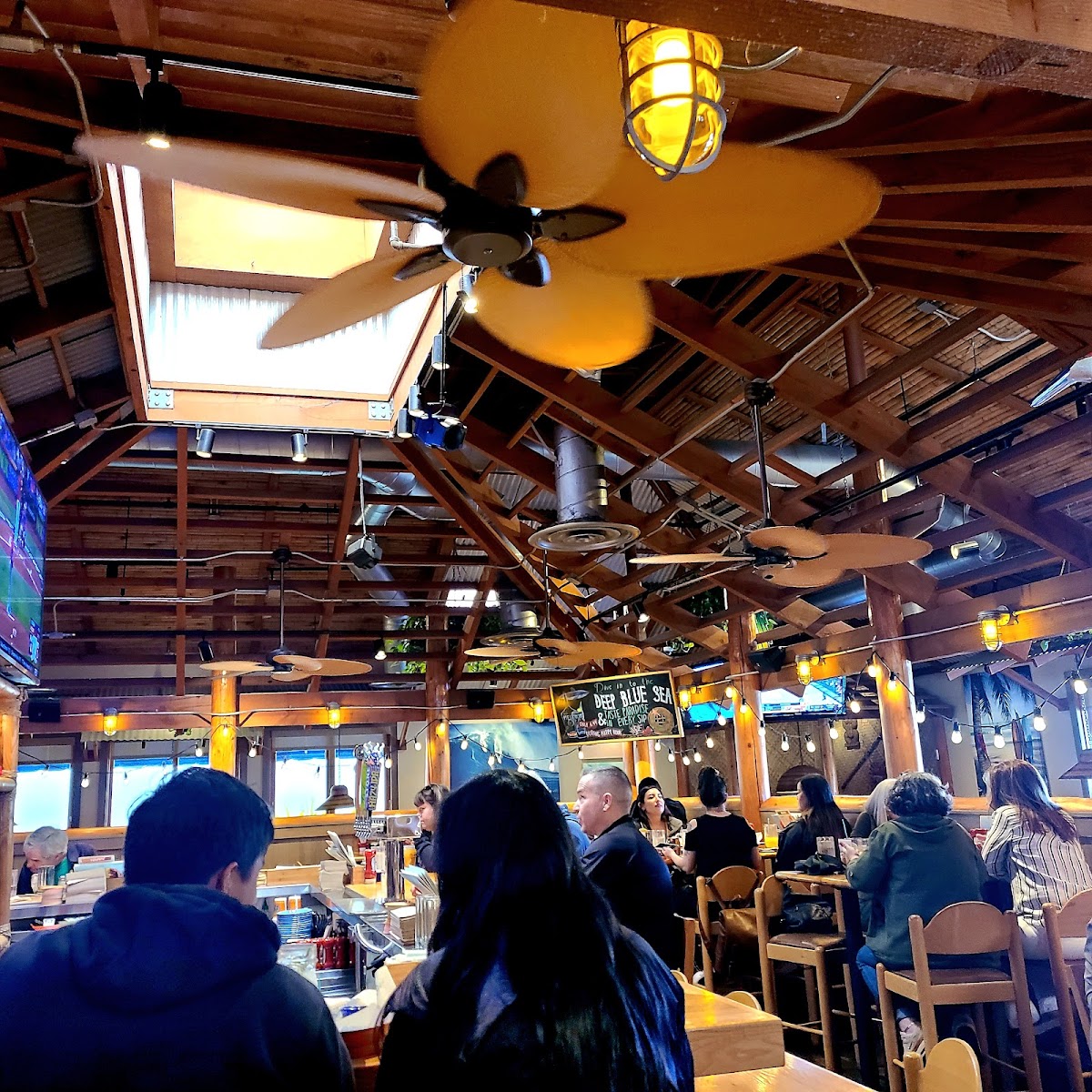 Islands Restaurant Mission Valley - Photo 3