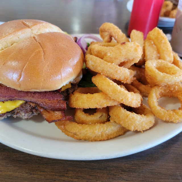 Cheeseburger with Tots