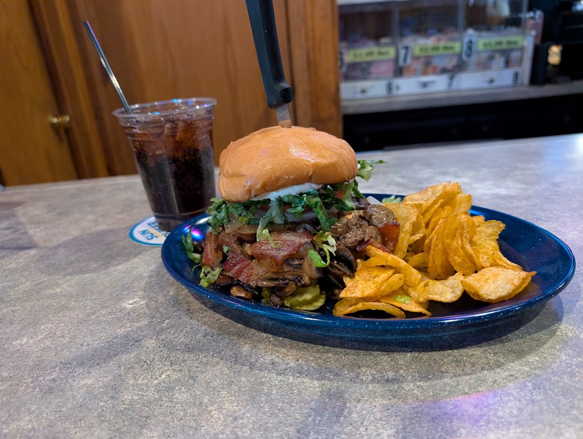 Hopper's Bar & Grill - Photo 1