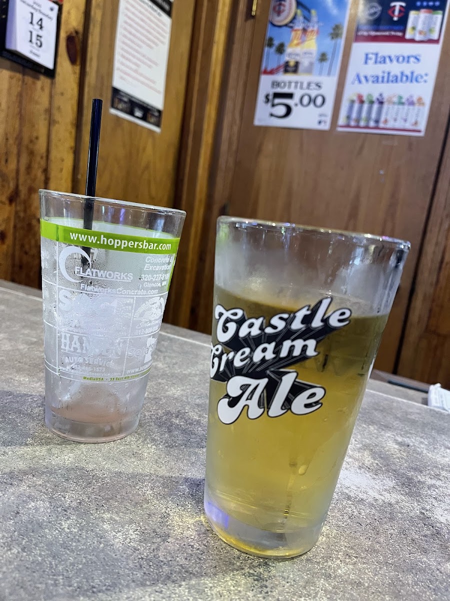 Hopper's Bar & Grill - Photo 6