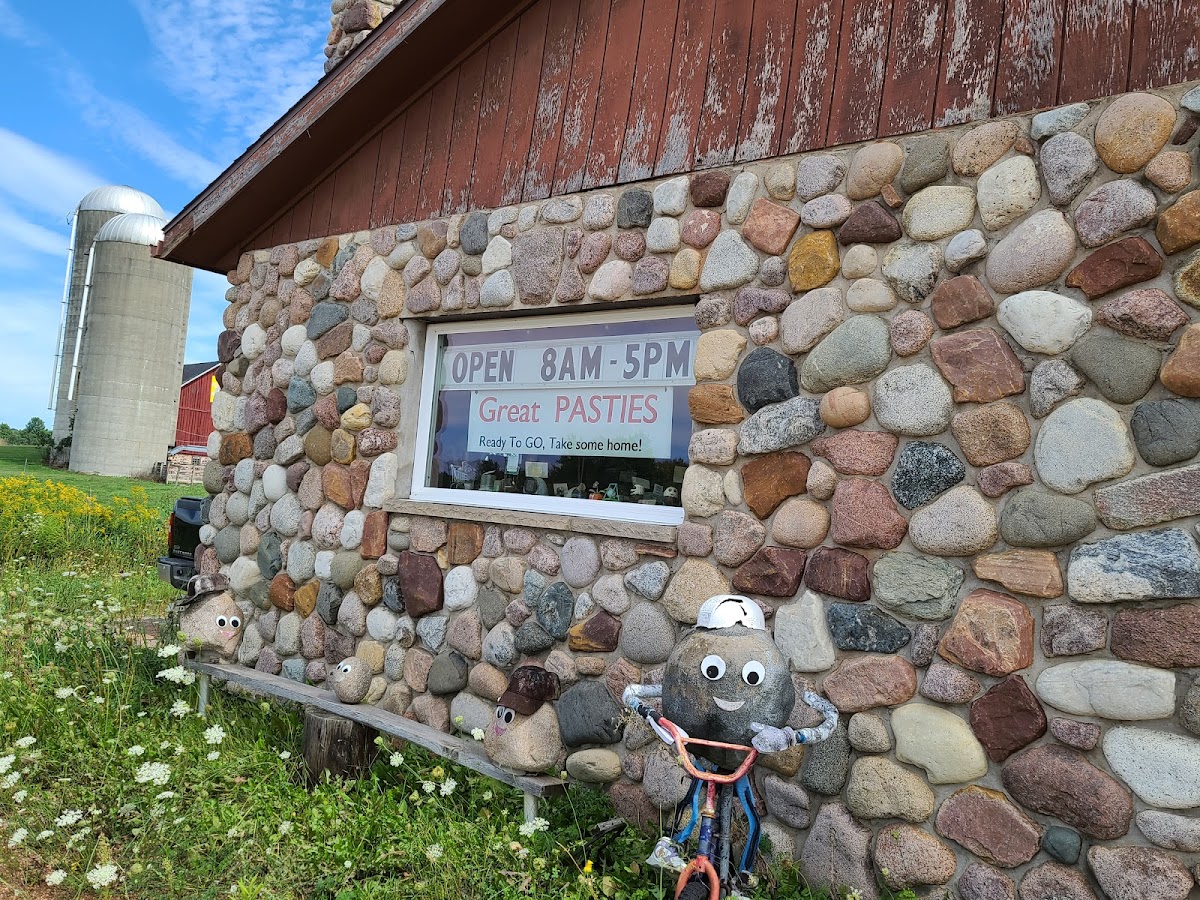 Rocks For Fun Cafe - Photo 2