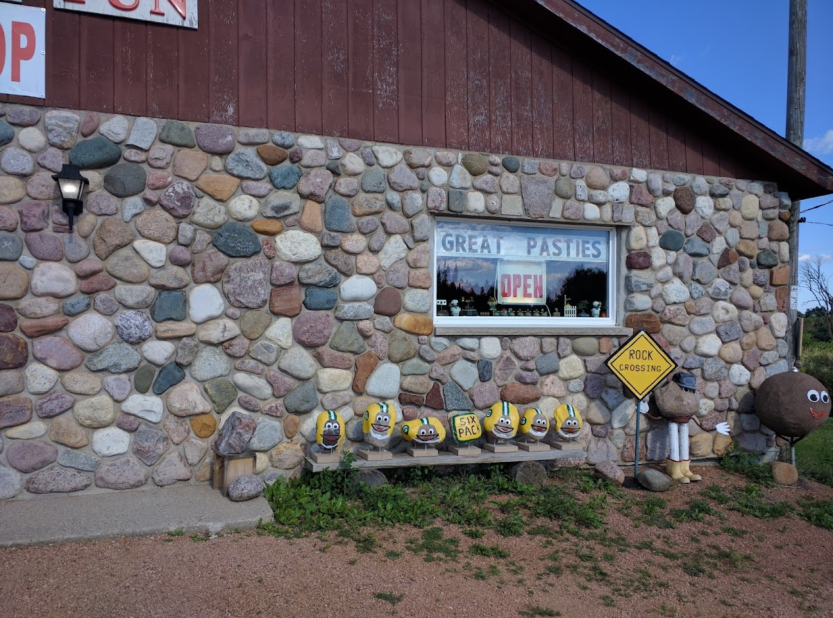 Rocks For Fun Cafe - Photo 8