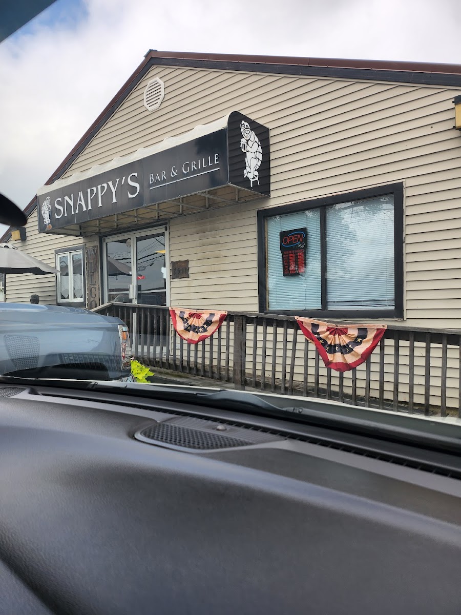 Snappy's Bar & Grille