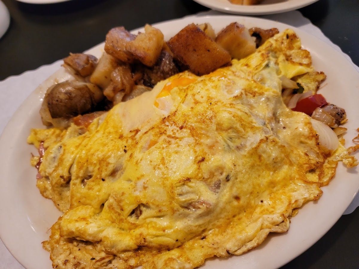 Snappy's Bar & Grille - Photo 1