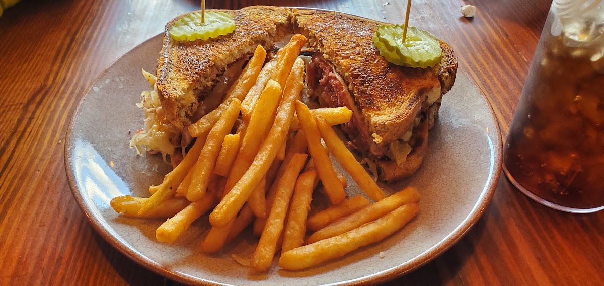 Byrd's Mulberry Riverfront Restaurant - Photo 1