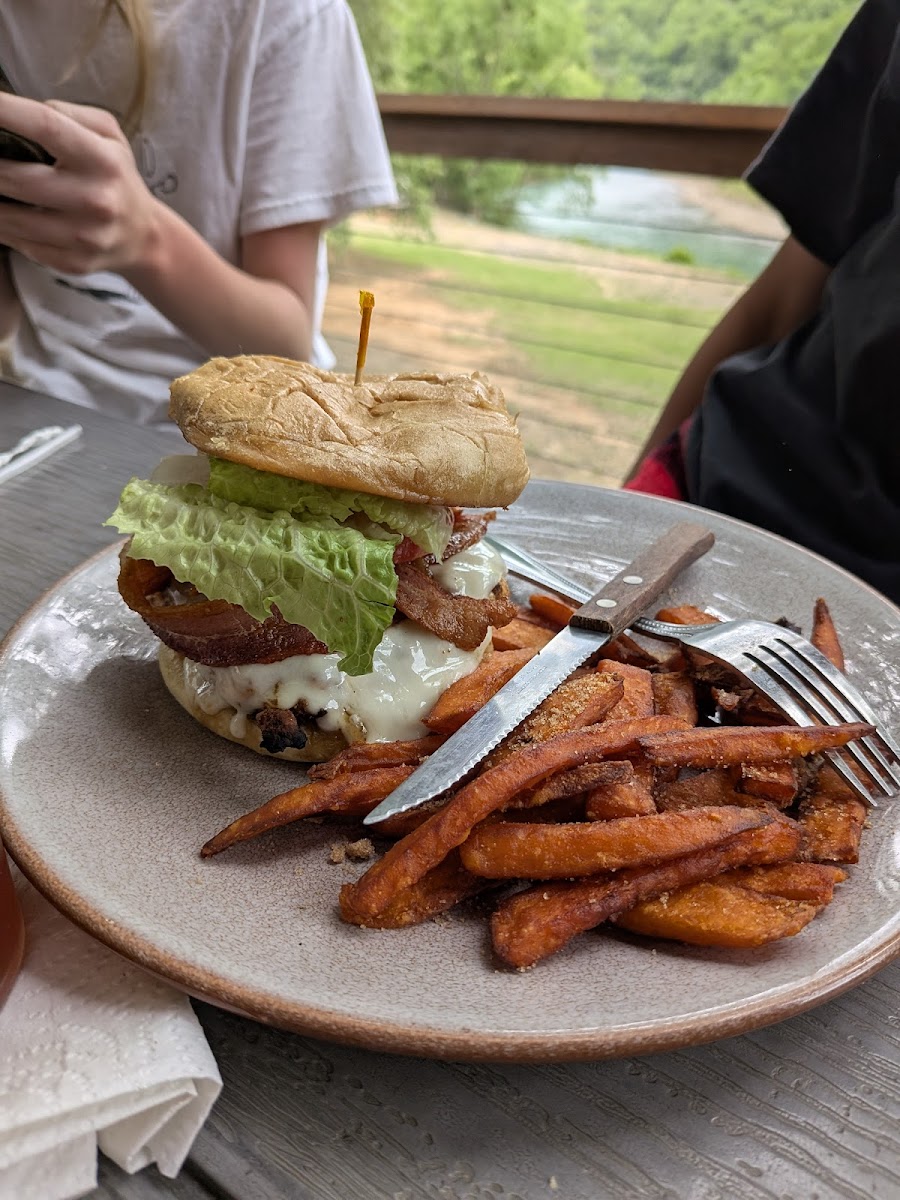 Byrd's Mulberry Riverfront Restaurant - Photo 2