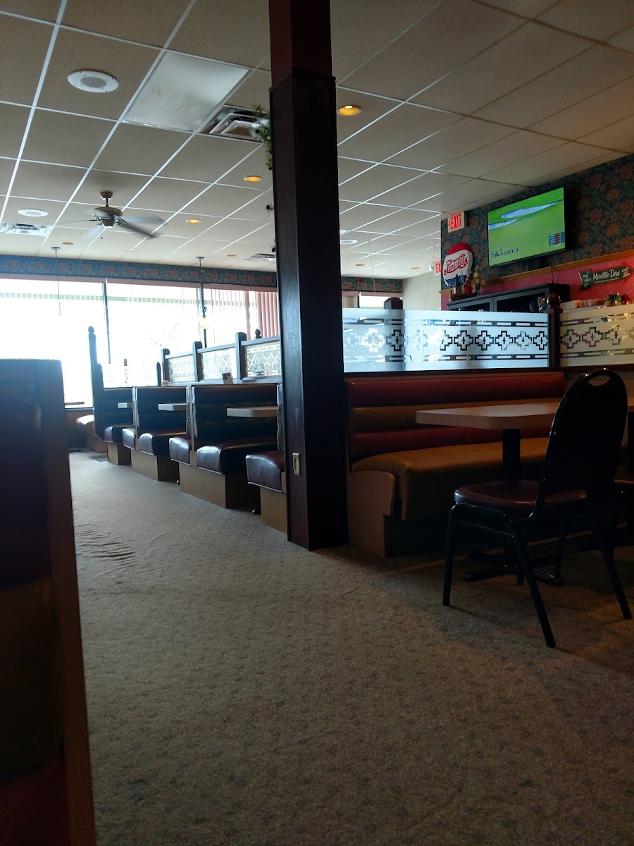 Leah's Italian Restaurant - Photo 4
