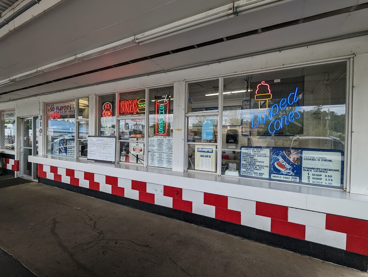 Johnny's Drive In & Diner - Photo 2