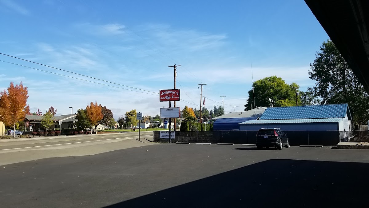 Johnny's Drive In & Diner - Photo 3