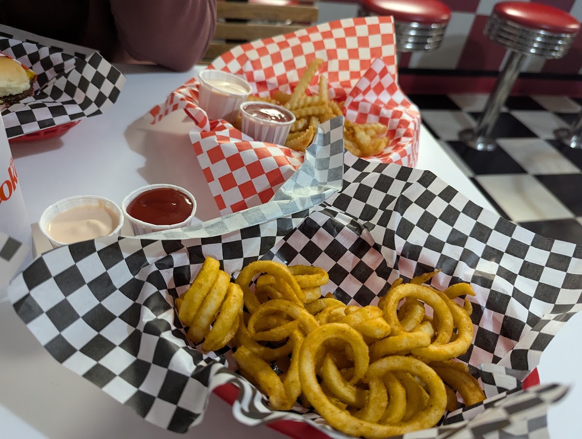 Johnny's Drive In & Diner - Photo 5
