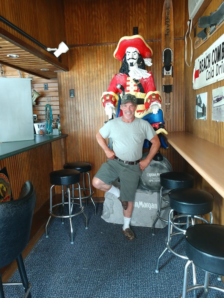 Big Dick's Halfway Inn - Photo 3