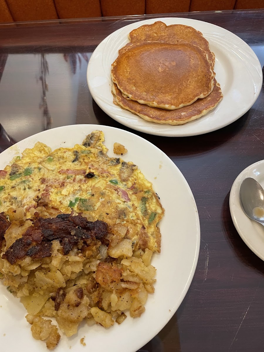 Avenita Diner - Photo 3