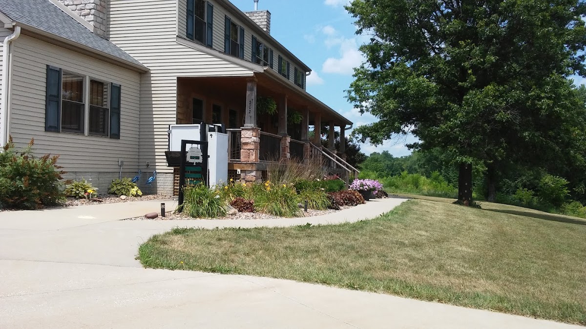 Linden House - Photo 2
