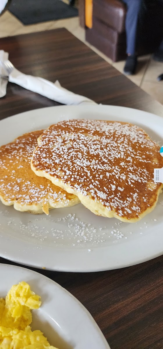 Howard Grill and Pancake House - Photo 2